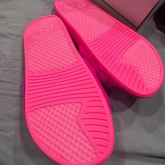 Apls Hot Pink Fuzzy Slide Sandals - Women's - Picture 2 of 4